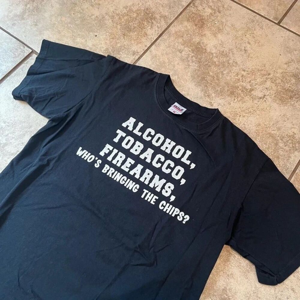 Vintage Anvil Alcohol Tobacco Firearms Who’s Bringing Chips Funny T-Shirt M